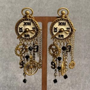 KEQIU Vintage Steampunk Clock Dangle Earrings - Antique Gold Tone Gear & Crystal Tassel Earrings - Retro Industrial Statement Jewelry
