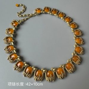 KEQIU Vintage Orange Agate Statement Necklace - Gold Tone Textured Frame Choker with Adjustable Chain - Retro Bib Style Costume Jewelry