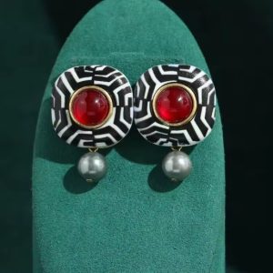 KEQIU Mid Century Art Deco Vintage Square Earrings Black White Geometric Line Pattern Inlaid Red Cabochon Grey Pearl Drop Antique Gold Retro Statement Earrings For Evening Party