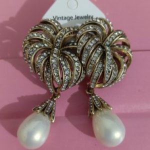 KEQIU Vintage Baroque Pearl Drop Earrings，Antique Gold Pave Crystal Twisted Bow Dangle Earrings，Retro Victorian Wedding Jewelry for Women