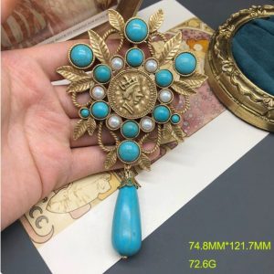 KEQIU Vintage Turquoise Coin Brooch Gold Leaf Queen Medallion Imitation Pearl Teardrop Turquoise Dangle Statement Pin Antique Costume Jewelry for Women