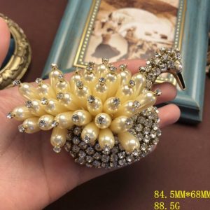 KEQIU Vintage Swan Brooch, Antique Gold Tone Large Statement Pin with Cream Pearls & Clear Rhinestones, Retro Bird Crystal Brooch for Coat Dress