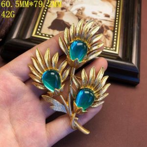 KEQIU Antiqued Gold Floral Spray Brooch, Three Emerald Green Jelly Glass Pear Cabochons with Textured Sunflower Petals, Retro 1960s Statement Jewelry