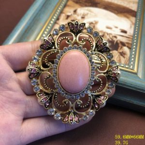 KEQIU Ornate Baroque Vintage Statement Brooch, Oval Pink Rhodonite Cabochon Antique Gold Filigree Brooch with Crystal & Pearl, Retro Costume Jewelry Pin